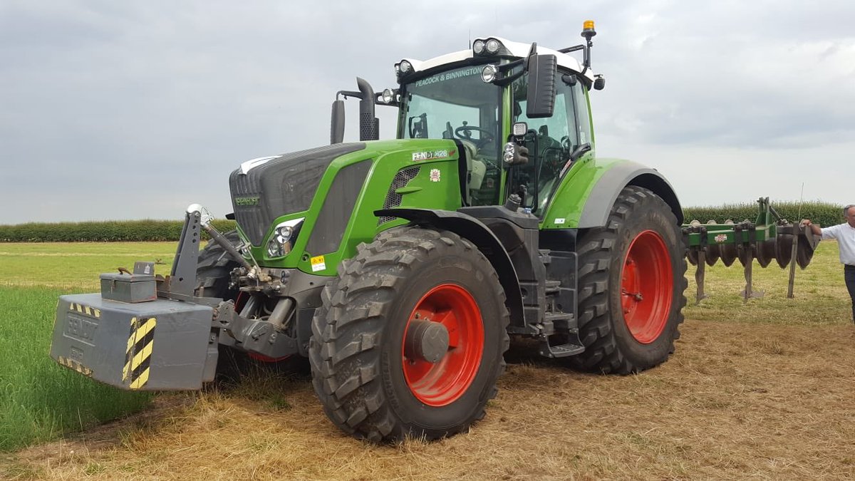 GerminalUKAgri's tweet image. Great demo by @MichelinAgriUK on variable tyre pressure this week . About 30% reduction in roots at 20psi compared to 7psi. 80% of silage fields get driven over.... = yield loss?
Thanks James Walgate and Chris Green
#soilhealth #progressivefarming
