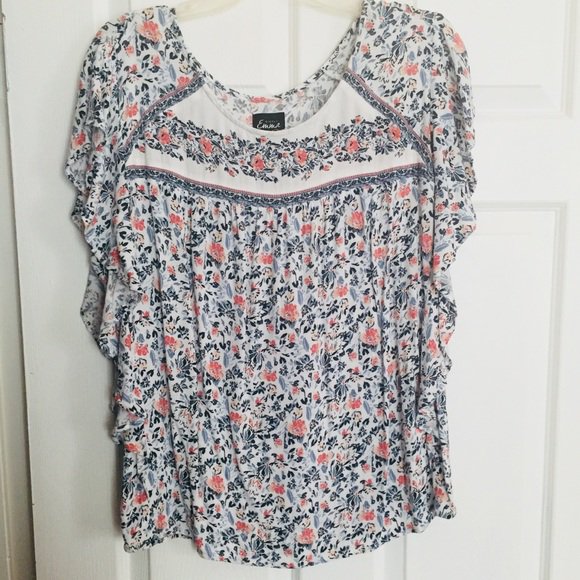 1 pic. So good I had to share! Check out all the items I'm loving on @Poshmarkapp from @ghostgirl726 #poshmark #fashion #style #shopmycloset #simplyemma #ninewest #charterclub: https://t.co/a4SNU24PoK https://t.co/yEsxO6CCV7