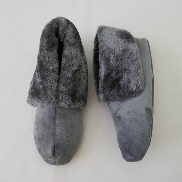 So good I had to share! Check out all the items I'm loving on @Poshmarkapp from @ghostgirl726 #poshmark<a href="/tag/fashion"class="tags"><span>#fashion</span></a><a href="/tag/shopmycloset"class="tags"><span>#shopmycloset</span></a><a href="/tag/style"class="tags"><span>#style</span></a><a href="/tag/ninewest"class="tags"><span>#ninewest</span></a><a href="/tag/poshmark"class="tags"><span>#poshmark</span></a>