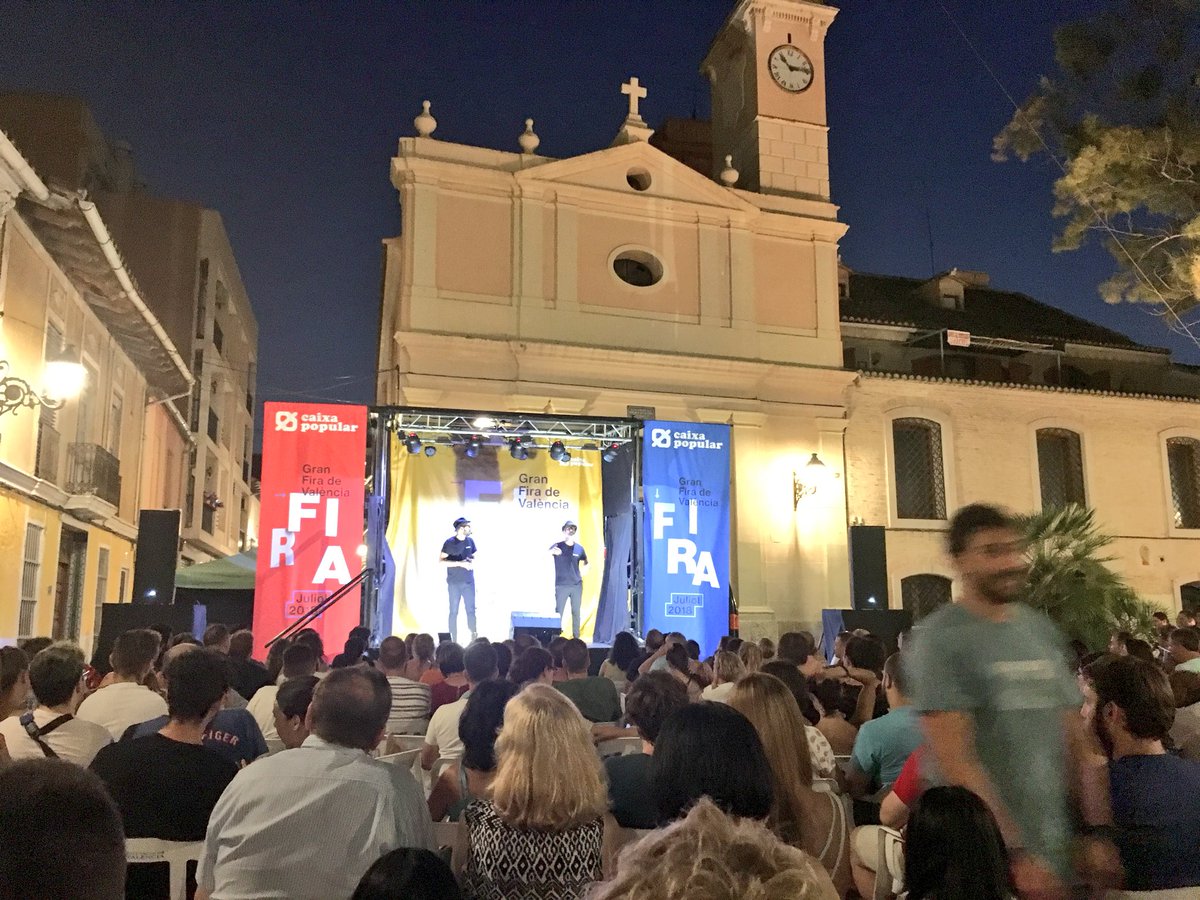 GranFeriaVLC's tweet photo. 🤣 Comença la màgia de la improvisació amb @ImproSubit a la plaça de Benimaclet! #GranFiraVLC 🌸 Recorda: tota la programació a https://t.co/CpowtjIPHW https://t.co/RIS8wnvLdd