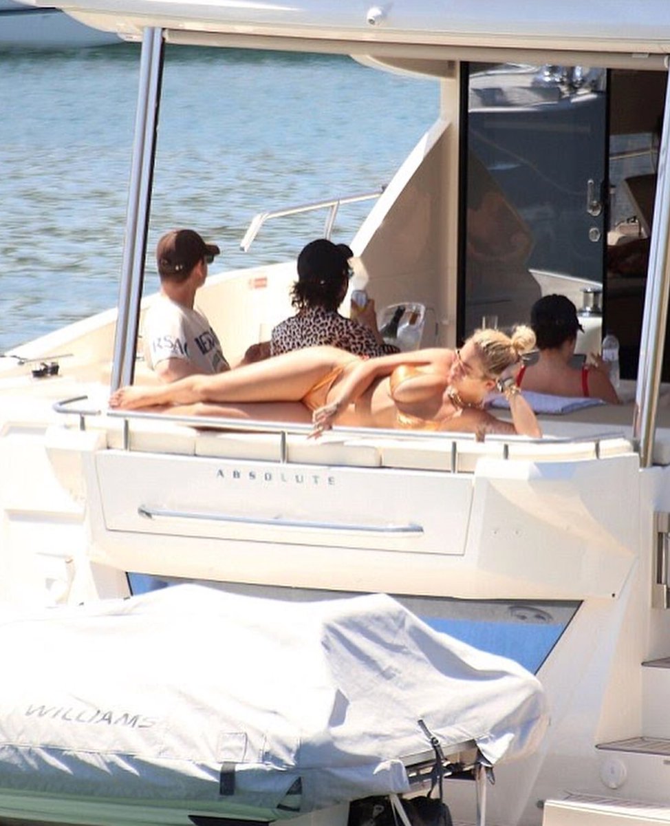 Rita Ora tweet media