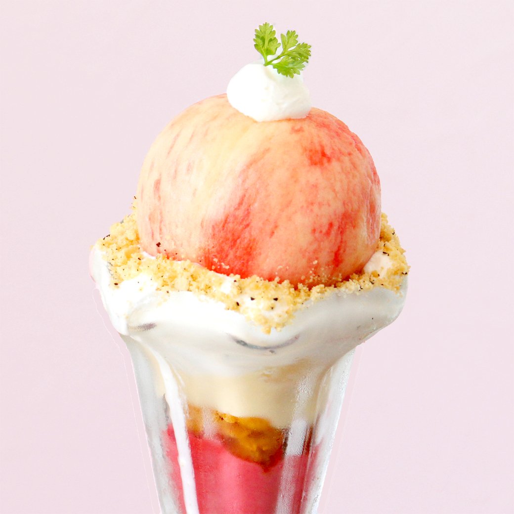 お菓子のリーフ リーフ行橋店 新作パフェ まるごと桃パフェ の登場です 桃を丸ごと1つ使った贅沢パフェ ひんやり冷たいジェラートと相性バッチリです ぜひご賞味ください ご来店お待ちしております 桃パフェ 桃まるごと1つ