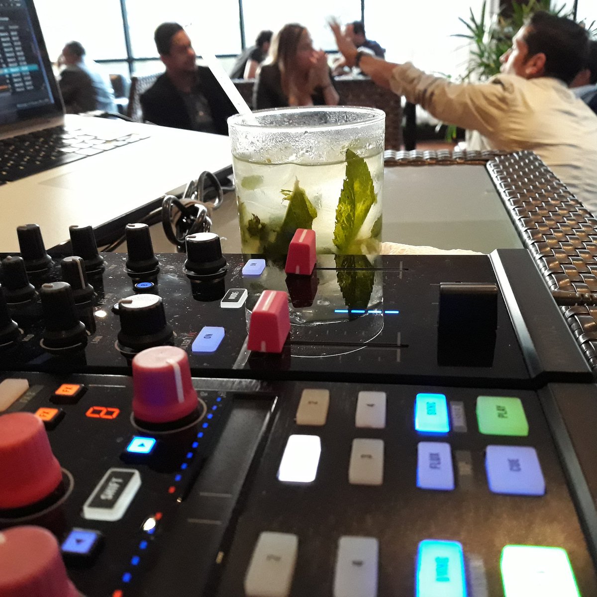 DjaneVicky's tweet photo. Ya listos !!! Un mojito! #nowplaying @hanami.restaurant @eurobuilding #music #housemusic #wordmusic #asianfusion #food #drink #mojitos🍹 #musiclife #traktor #kontrolx1mk2 #kontrolz1 #cromacaps https://t.co/tfwiwnrVuh