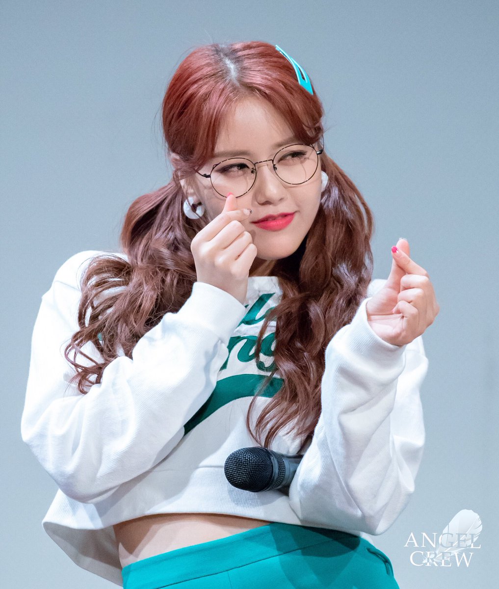 annsk0430's tweet photo. 2018.6.08
 AOA Bingle Bangle 팬 사인회
#AOA
#HYEJEONG
#혜정
#BingleBangle https://t.co/wZVpZLHW82
