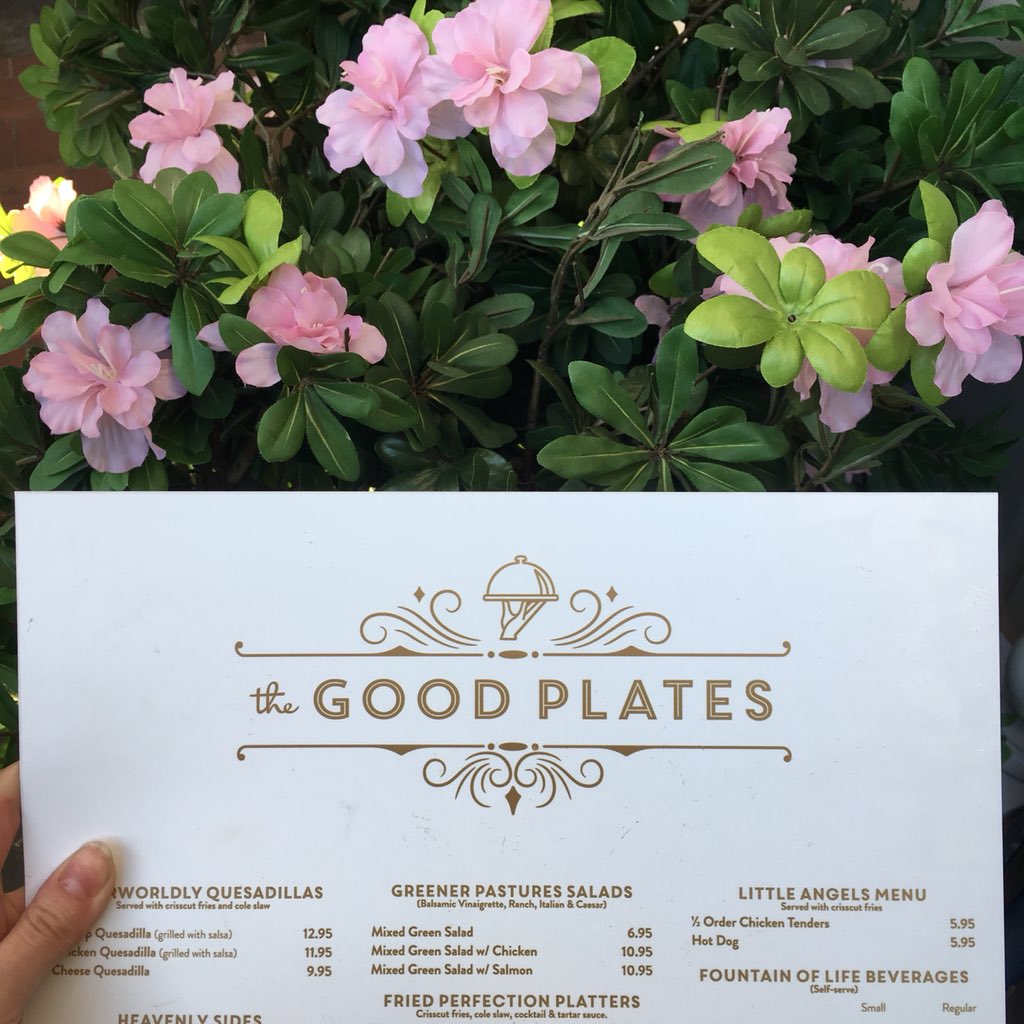 jmebressler's tweet photo. Just eating at #TheGoodPlates. NBD #TheGoodPlace @nbcthegoodplace #SDCC2018 https://t.co/nTrMS9CpF1