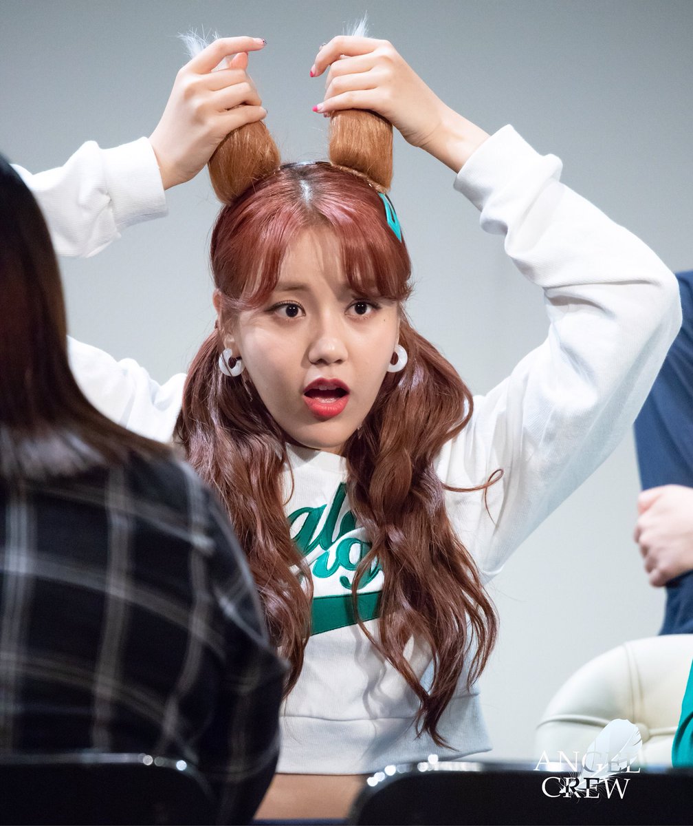 annsk0430's tweet photo. 2018.6.08
 AOA Bingle Bangle 팬 사인회
#AOA
#HYEJEONG
#혜정
#BingleBangle https://t.co/0AhsrHVG6X