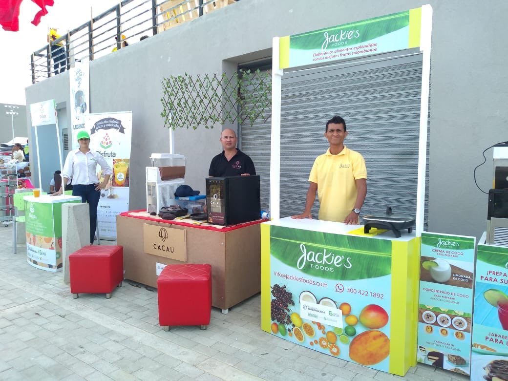 DesEconomicoBAQ's tweet photo. Los emprendedores de la Unidad de Apoyo al Empresario presentes en la #FestivaldelRío. ¡Los invitamos a disfrutar de nuestros productos en el Gran Malecón! https://t.co/DTk4LfevLJ