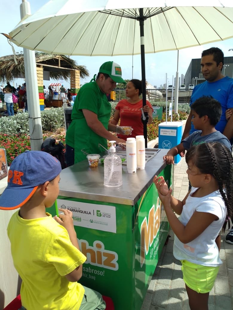 DesEconomicoBAQ's tweet photo. Los emprendedores de la Unidad de Apoyo al Empresario presentes en la #FestivaldelRío. ¡Los invitamos a disfrutar de nuestros productos en el Gran Malecón! https://t.co/DTk4LfevLJ