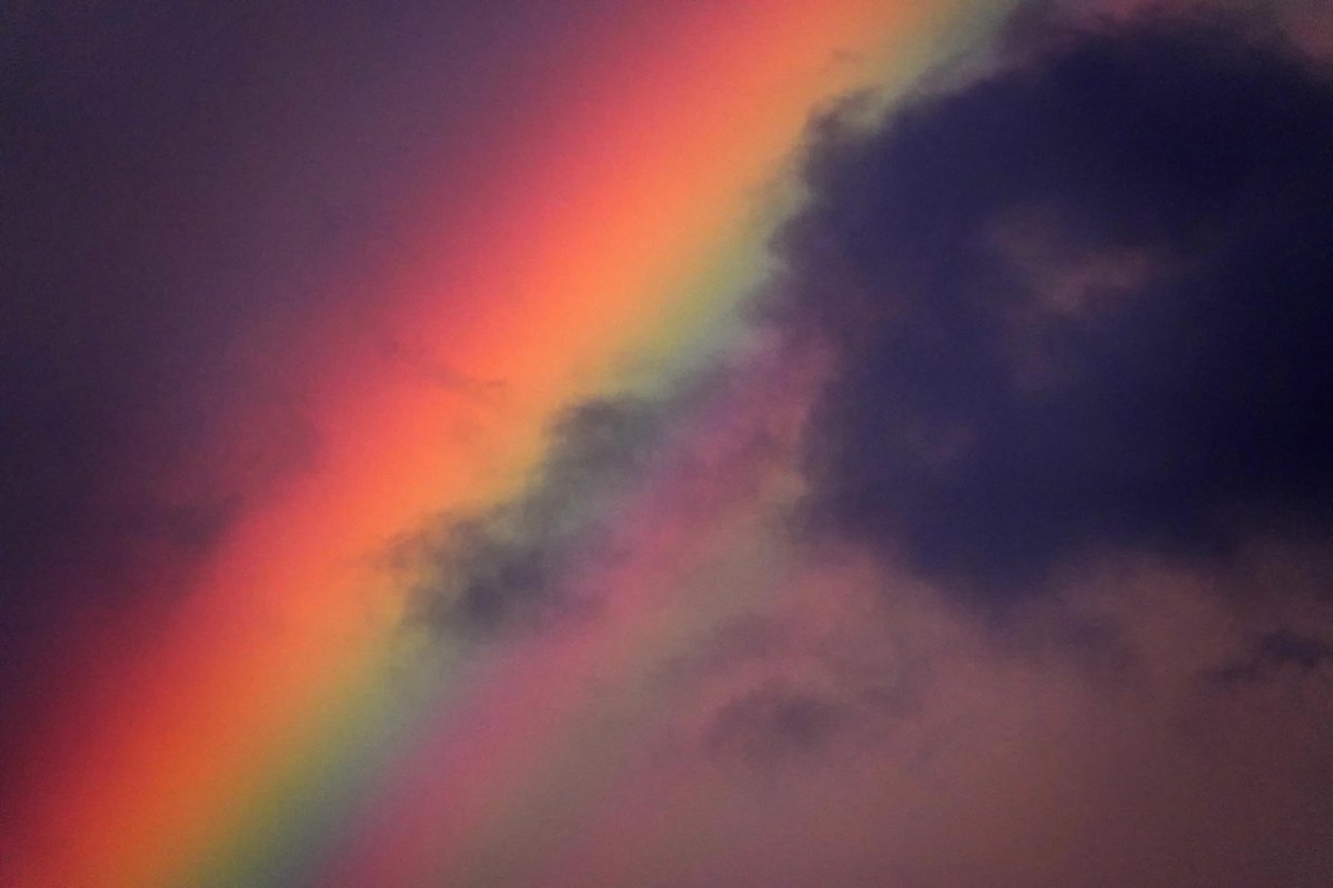jaywmurdock's tweet photo. @MikeOlbinski Everyone's out getting monsoons, haboobs, tornadoes, and what I do get in SW Ohio? Rainbow fragments :) https://t.co/ao0tW4qkCH