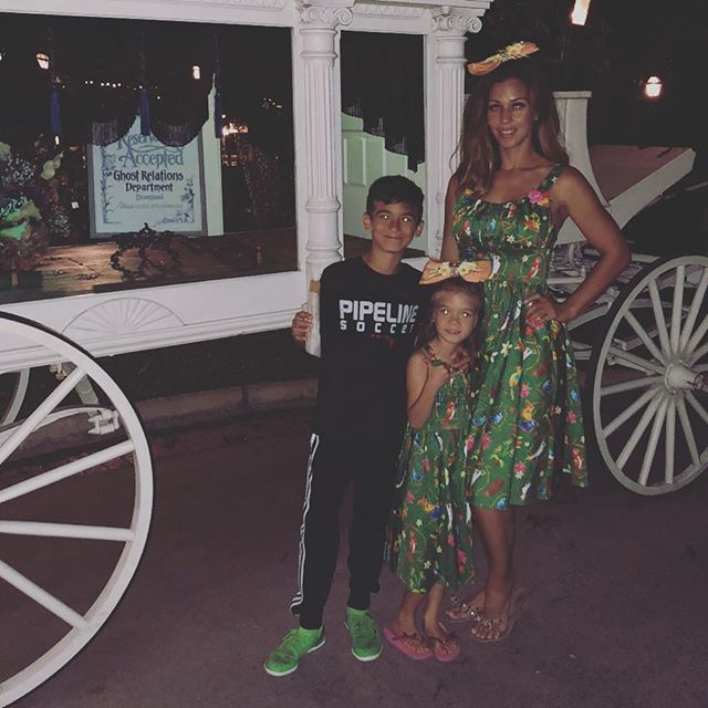 mrshawaiius2015's tweet photo. Haunted eyes #disneyland #hauntedmansion #green https://t.co/LSErO5TFXK https://t.co/RWDRKybYFB