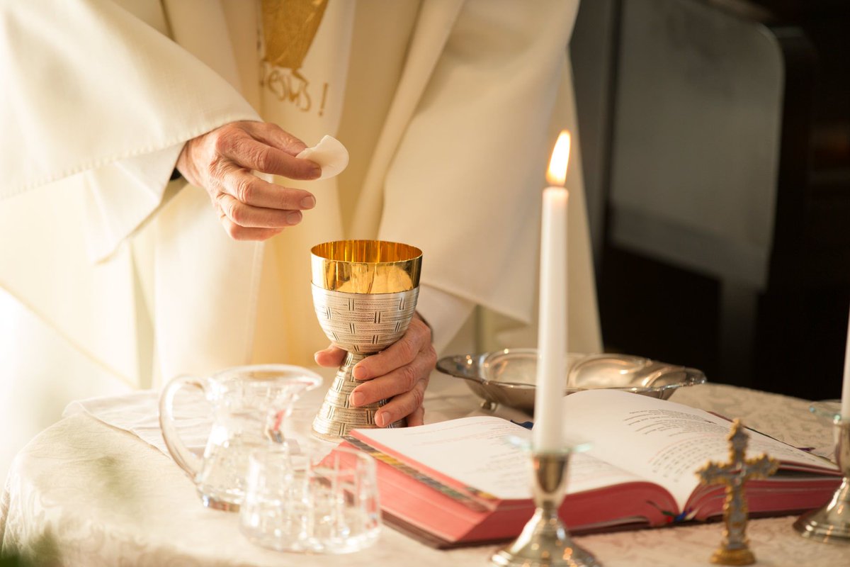 ''Si supiéramos el valor del Santo Sacrificio de la #Misa, qué esfuerzo tan grande haríamos por asistir a ella'', San Juan María Vianney.