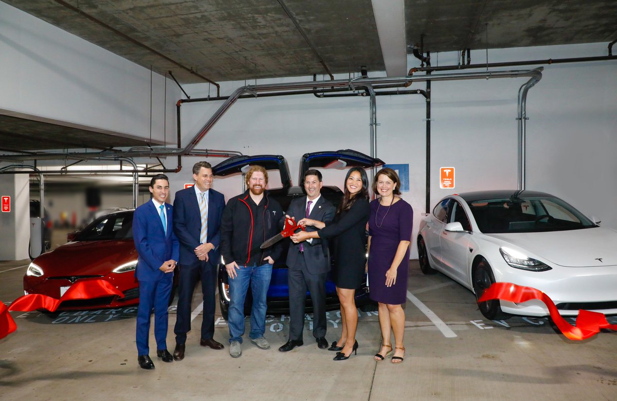 EMMESCO's tweet image. Successful grand opening of the first @Tesla Superchargers downtown.