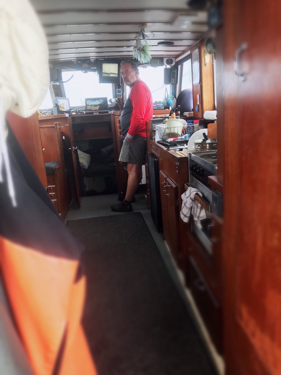 CartwrightsMC's tweet photo. The #CarteBlanche was Chef Brett’s home for 2 weeks with the guys from @OrganicOcean including their fearless Captain Dane Chauvel 🤘🏼 You guys seriously rock!! #whatabeauty https://t.co/yZyuSIREAL