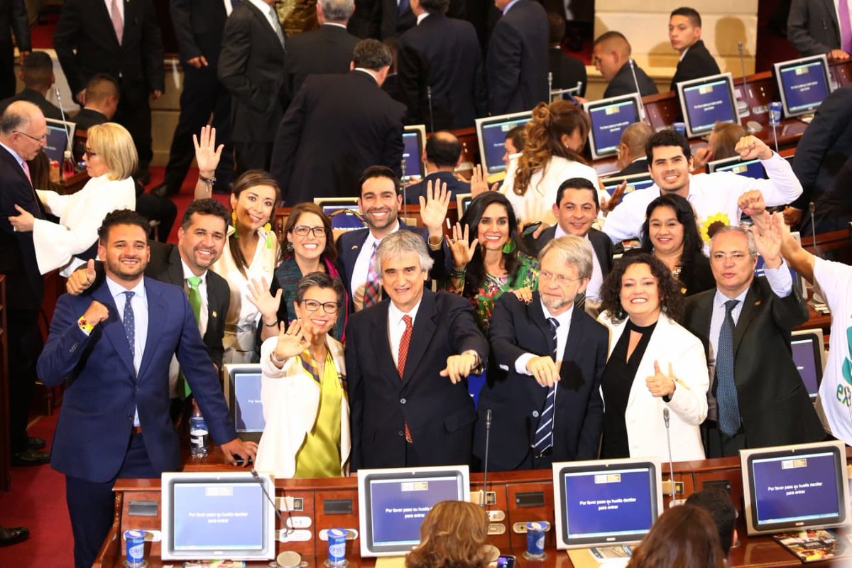 AntanasMockus's tweet photo. ¡Vamos a duplicar la confianza en el Congreso! Duran los próximos cuatro años trabajaremos para construir una Colombia en paz y más educada. https://t.co/rpI0aNDbvg