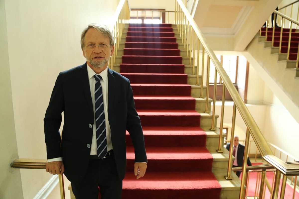 AntanasMockus's tweet photo. ¡Vamos a duplicar la confianza en el Congreso! Duran los próximos cuatro años trabajaremos para construir una Colombia en paz y más educada. https://t.co/rpI0aNDbvg