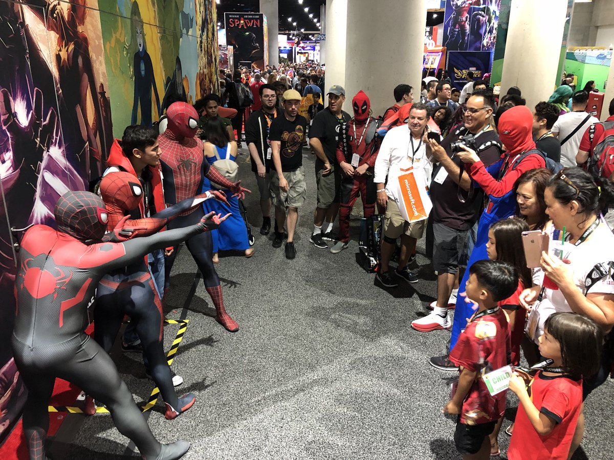 SeeArgh's tweet photo. Comic-Con: that magical place where it’s not weird to see Spider-Man taking a picture of three other Spider-Men. #sdcc2018 #comiccon #spiderman https://t.co/uh20lobhiv