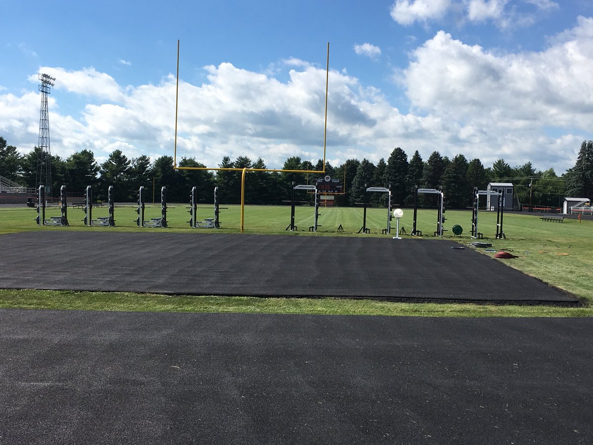 GrinnellTigerFB's tweet photo. Ready for Tiger Football Lift-A-Thon 2018!! #35daystokickoff https://t.co/j4f1fx6tQe