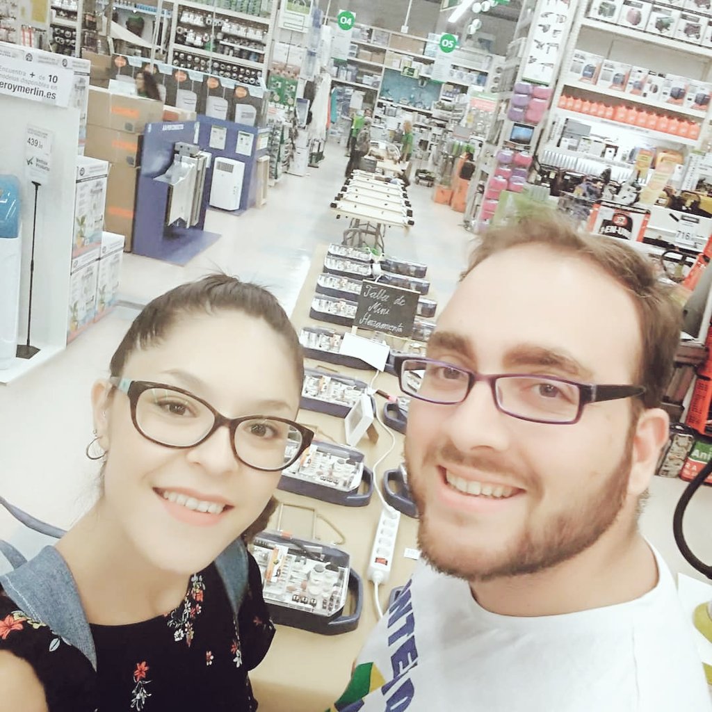 TatiLozada's tweet photo. La noche de los talleres @leroymerlin_es.
#GunterTime
#GrabadoCristal
#Miniherramientas
#Dulcehogar
#MryMrs https://t.co/e9fs0pGrsQ