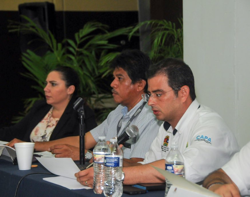CAPAQRoo's tweet photo. 💧En #Chetumal, realizamos la 2da sesión ordinaria 2018 del Subcomité Institucional Hídrico de Calidad de CAPA, que forma parte del Comité de Planeación para el Desarrollo del Estado #COPLADE. Avanzando juntos en materia de agua potable,drenaje y saneamiento #Eje5  @CarlosJoaquin https://t.co/VuqdNdneVu