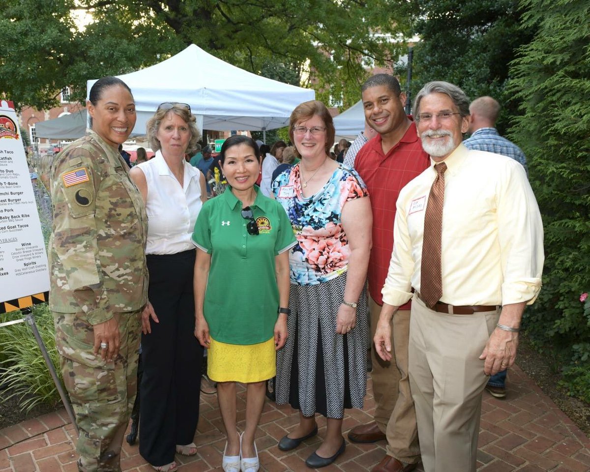 MDODSecretary's tweet photo. ⁦With First Lady Yumi Hogan at ⁦@GovLarryHogan⁩   #BuyLocalCookout. Her Kimchi burger was outstanding!  #YumiCooks #BuyLocal https://t.co/M9V8NGl0D5