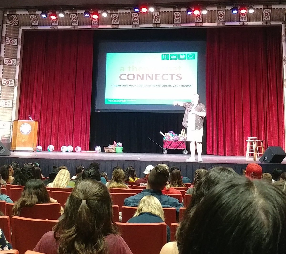 MrsVJournalism's tweet photo. What does theme do? #AskMIKE #socalyearbook https://t.co/HWma1MOf4X