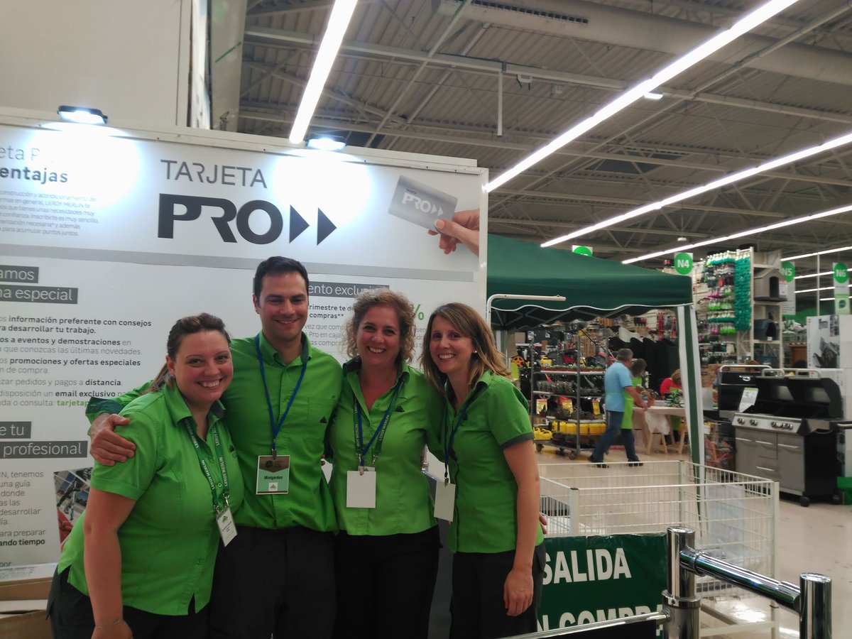 Maria_FernadezM's tweet photo. Porque sin ellos... #TalleresLeroyMerlin en Oviedo no hubiera sido posible! Muchas gracias Graciela, Paula, Silvia e Iván! https://t.co/E9zXI2Z01h