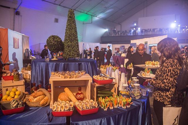 GoWestLive's tweet photo. #flashbackfriday to impresive food station at #GoWest2018 Experiential Hall created by @specialeventrentals ! Thanks to chefs at @RiverCreeCasino for working with us on the vision of creative #food #presentation!
.
#foodie #eventprofs #eventmenu #foodstation #foodpresentatio… https://t.co/tmcn3OsG2n