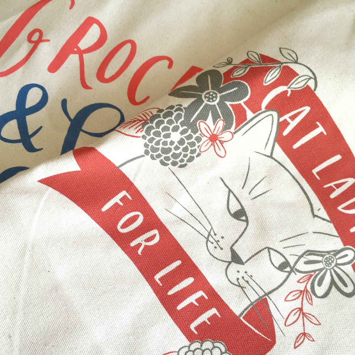 KuselsBigStore's tweet photo. Your favorite tote bags are back in stock !!! More styles available in store 🤗 come shop Today or grab a friend and join us tomorrow for shop &amp; Sip Saturday #catlady #crazycatlady #catlover #emilymcdowell #downtownoroville #uniquegifts #funny #giftshop #bohogirl #kuselsbigstore https://t.co/cZG5MMm2aX