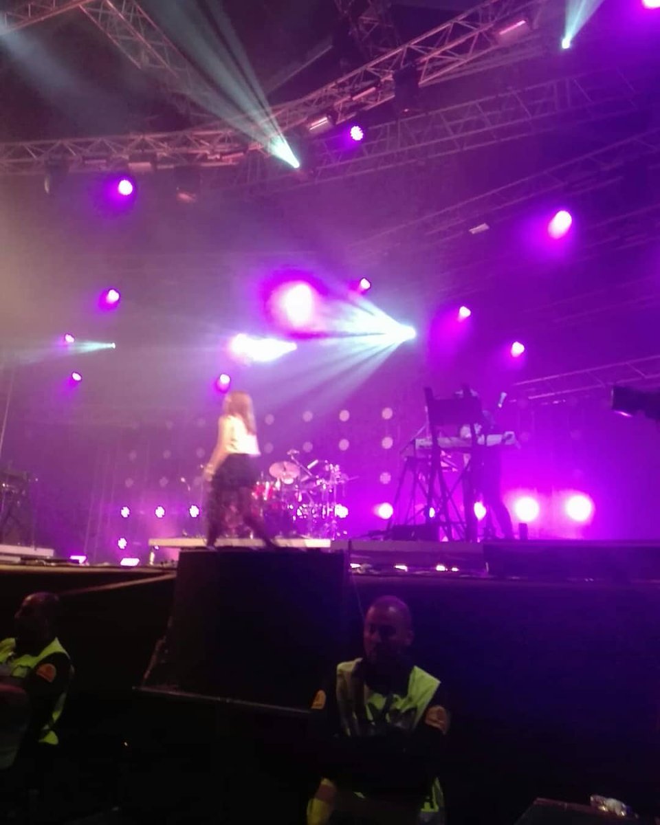 ChvrchesPT's tweet photo. Wow a week ago I saw at @NOS_Alive, Lisbon, my 4 favorites live for the first time!! Really unforgettable night, thank you! 🙏🇵🇹
@CHVRCHES @laurenevemay
@doksan @Iain_A_Cook @thejonnyscott #chvrches #laurenmayberry #martindoherty #iaincook #jonnyscott #loveisdead #nosalive18 https://t.co/yqf1yLv4Fw