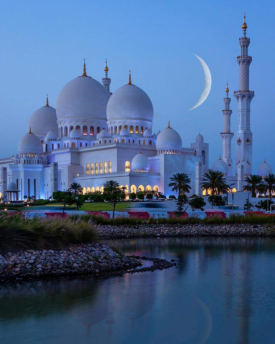 ebubekiryaman's tweet photo. Nightfall in Adu Dhabi https://t.co/nvyjaLA5L1