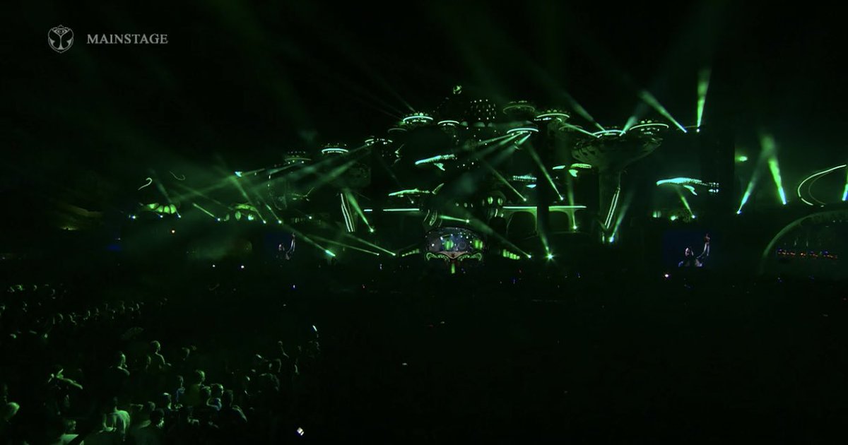 JK_Glitters's tweet photo. “ This one goes out to all the #BTS ARMYs all over the world!”  Beautiful voice of our boys filling in the venue and the incredible remix..wow the chills all over my body. Thanks for the shoutout! 🙏👏👏👏 #TruthUntoldRemix @BTS_twt x @steveaoki https://t.co/R0bX7LnJEL