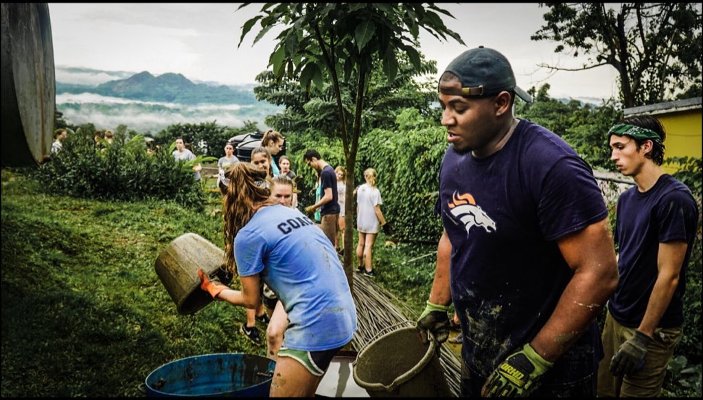 Maurice_Cox's tweet photo. Serving another culture and community alongside friends of mine still has me SPEECHLESS! 😶 Another reminder that I’m so grateful to do what I do!🙌🏾 ✈️ #Jamaica🇯🇲 https://t.co/G7U0dbND2g