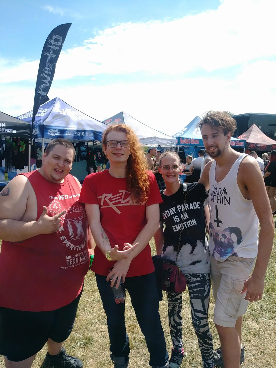 x420barbiexx's tweet photo. Look who we found at #detroitwarpedtour2018 @rapperredd!! #redd #firerapper #supportlocalartists https://t.co/XFCOobVMKY