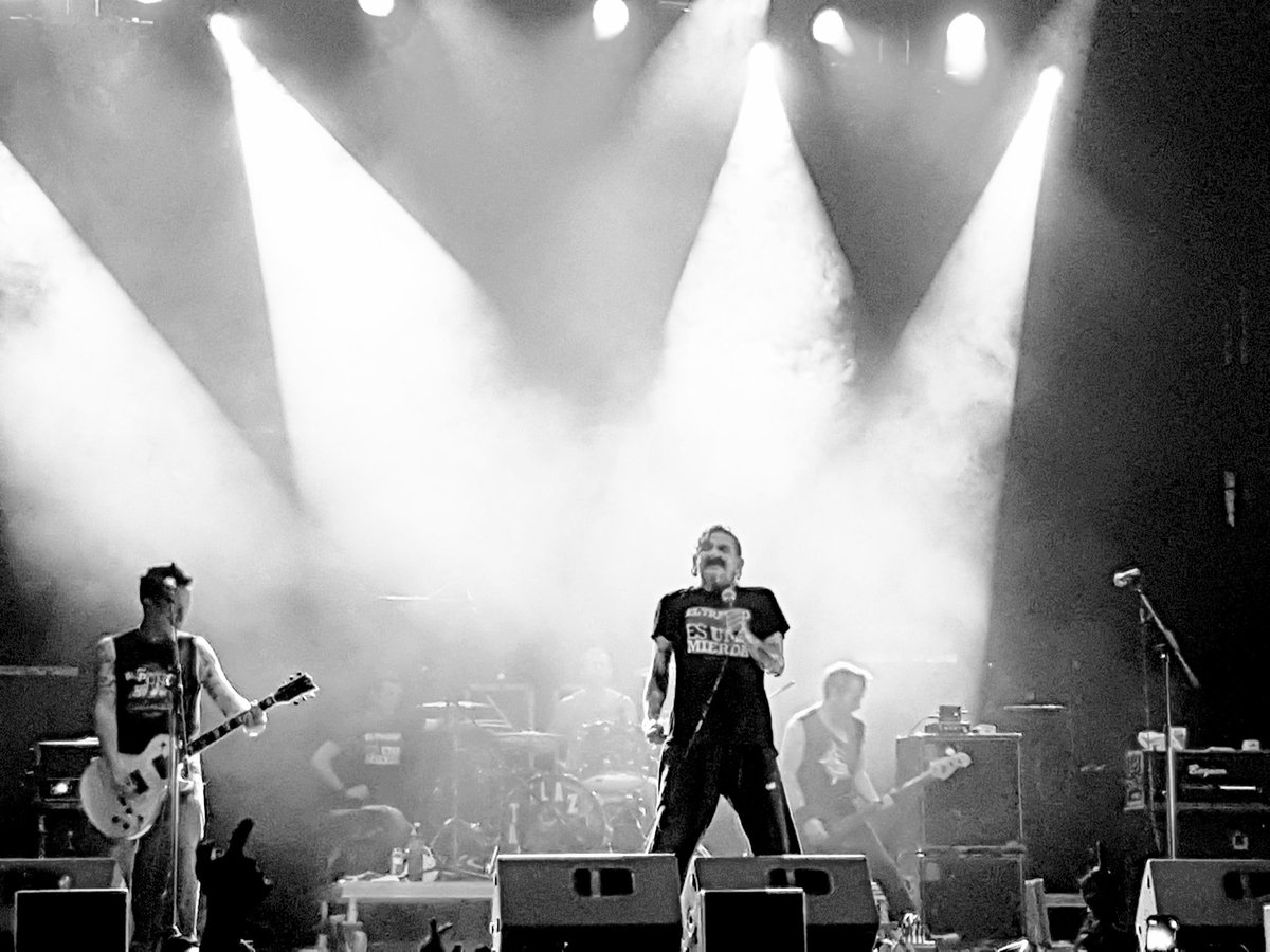 <a href="/LOSGATILLAZO/">GATILLAZO</a> quema 🔥 el <a href="/Acopderockfest/">A Cop de Rock Fest</a> #Tarragona con su punk/rock a todo volumen! ✊
#EstaSucediendo #OdioALosPartidosFuegoALasBanderas