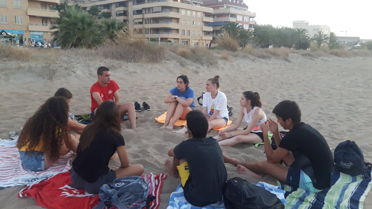 convimarcha's tweet image. Nuestro día ha estado centrado en las huellas de Dios en nuestro puente y hemos terminado en la playa, escribiendo la huella que ha dejado hoy Dios en cada uno de nosotros @GVXAlicante @GVXMurcia @CtGrupos @GVX_Valencia @GVXMediterranea