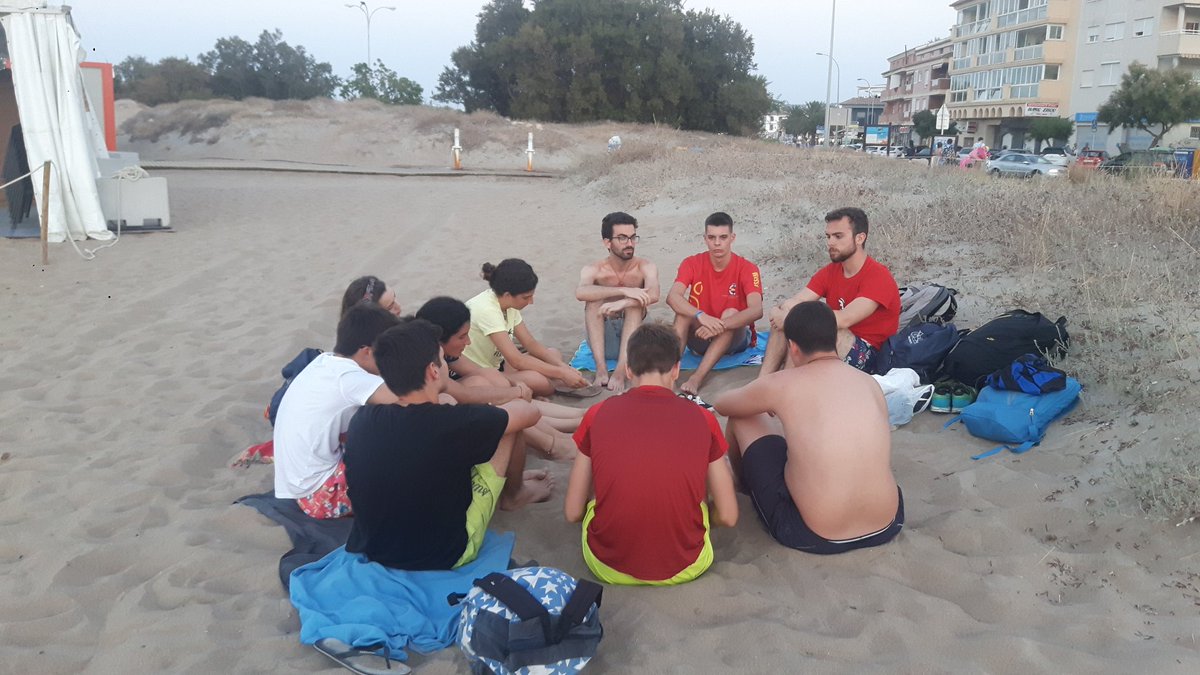 convimarcha's tweet image. Nuestro día ha estado centrado en las huellas de Dios en nuestro puente y hemos terminado en la playa, escribiendo la huella que ha dejado hoy Dios en cada uno de nosotros @GVXAlicante @GVXMurcia @CtGrupos @GVX_Valencia @GVXMediterranea