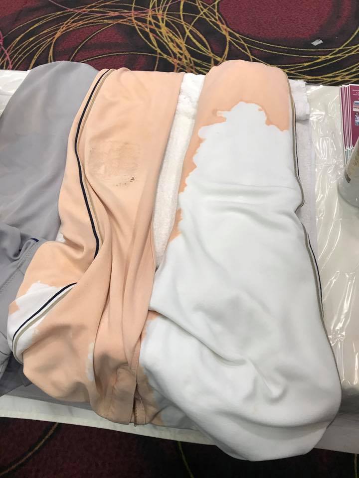 Slide_Out's tweet image. Can't believe your eyes? Believe it! Slide Out is a pro formulated prodcut to remove red clay! Try it today @ bit.ly/2spQQkw #clubhouse #slideout #MLB #removeRedClay #itworks #baseballpants #baseballmoms #sportsdads #uniforms #uniformCleaner #followus #tryit #getyours