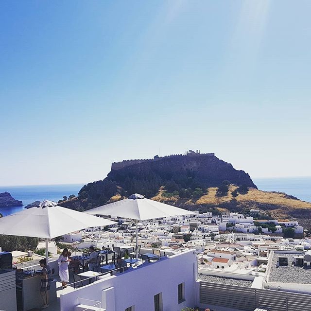 LindianCollect's tweet photo. That summer shimmer in Lindos 🌊🌞 #TheLindianCollection #Lindos #lindosgreece #travel #traveltheworld #holidays #summer2018 #greece #summerinlindos #greecelover #rhodes #iloverhodes #islandlife  #discovergreece #visitgreece #greecestagram #greecelover… https://t.co/DoiSBsQd29 https://t.co/2priGHuXjX