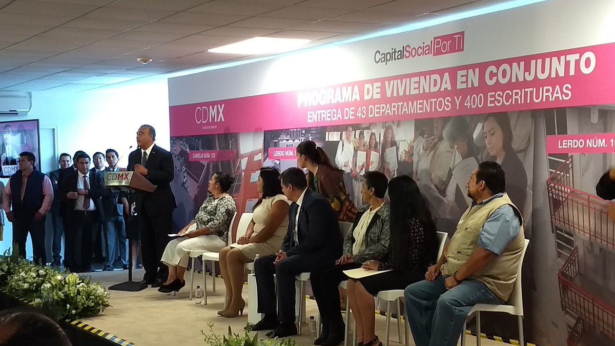 En compañía del Jefe de Gobierno,  <a href="/amievajoserra/">José Ramón Amieva</a>, y en lo que fue mi último evento al frente del <a href="/INVICDMX/">INVI CDMX</a>, esta mañana entregamos 43 viviendas y 400 escrituras públicas.