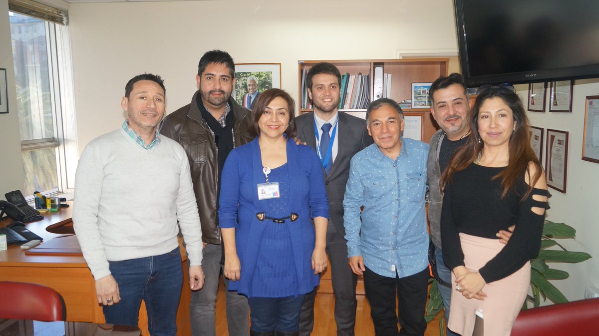 SaludSsrv's tweet photo. Reunidos con representantes de @acciongay_valpo de @AHFCHILE y profesional de esta institución para coordinar labor conjunta en prevención y detección de VIH SIDA e ITS @ministeriosalud @IntendenciaV @fvalvare https://t.co/LwzD6j2GZ6