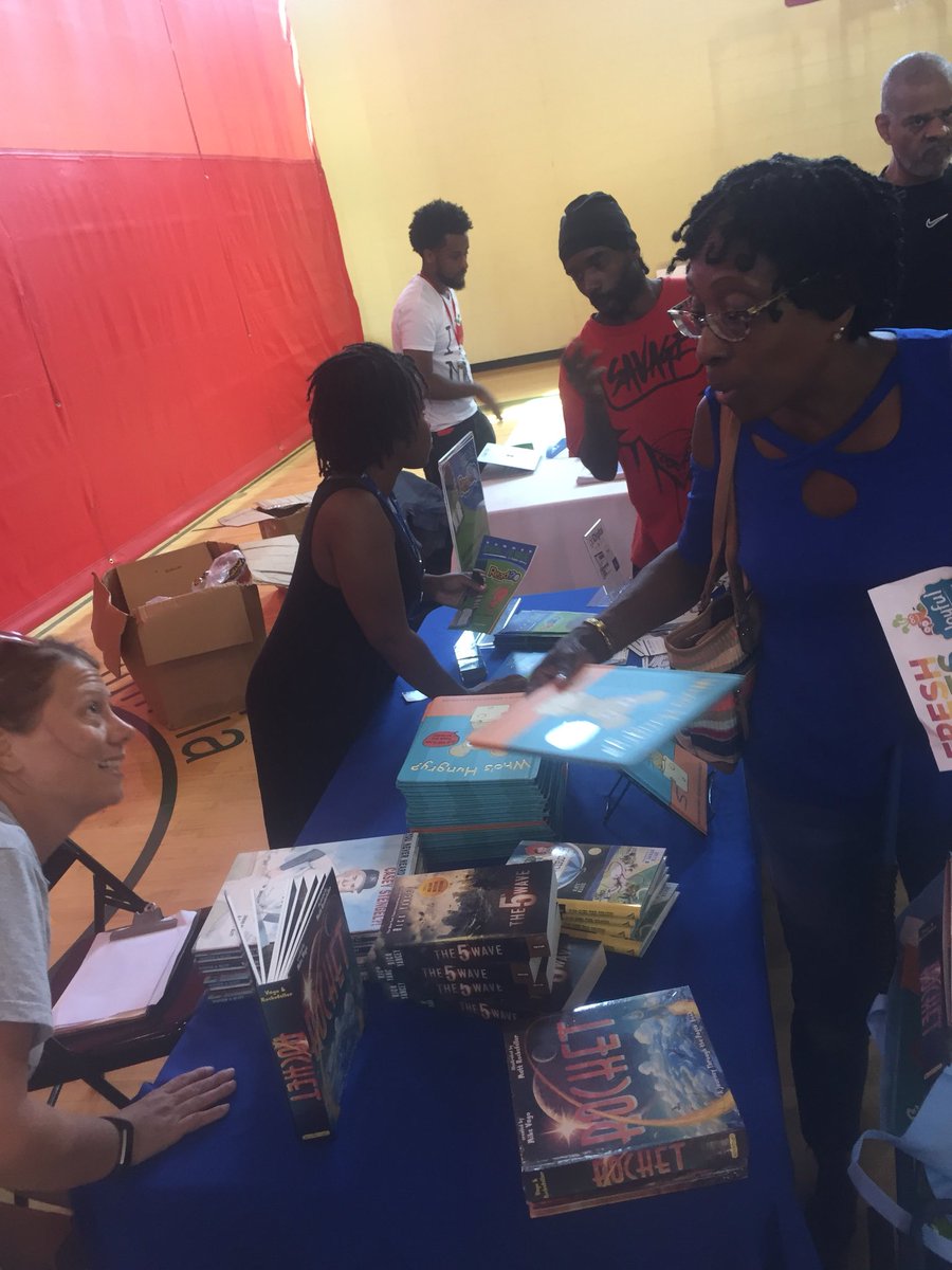 ServeDC's tweet photo. Thank you VOLUNTEERS @dcpl @MarthasTableorg board member Micheal and the #JoyfulFoodMarket team today’s #FortStanton market was great! https://t.co/UbxR2uC1LH