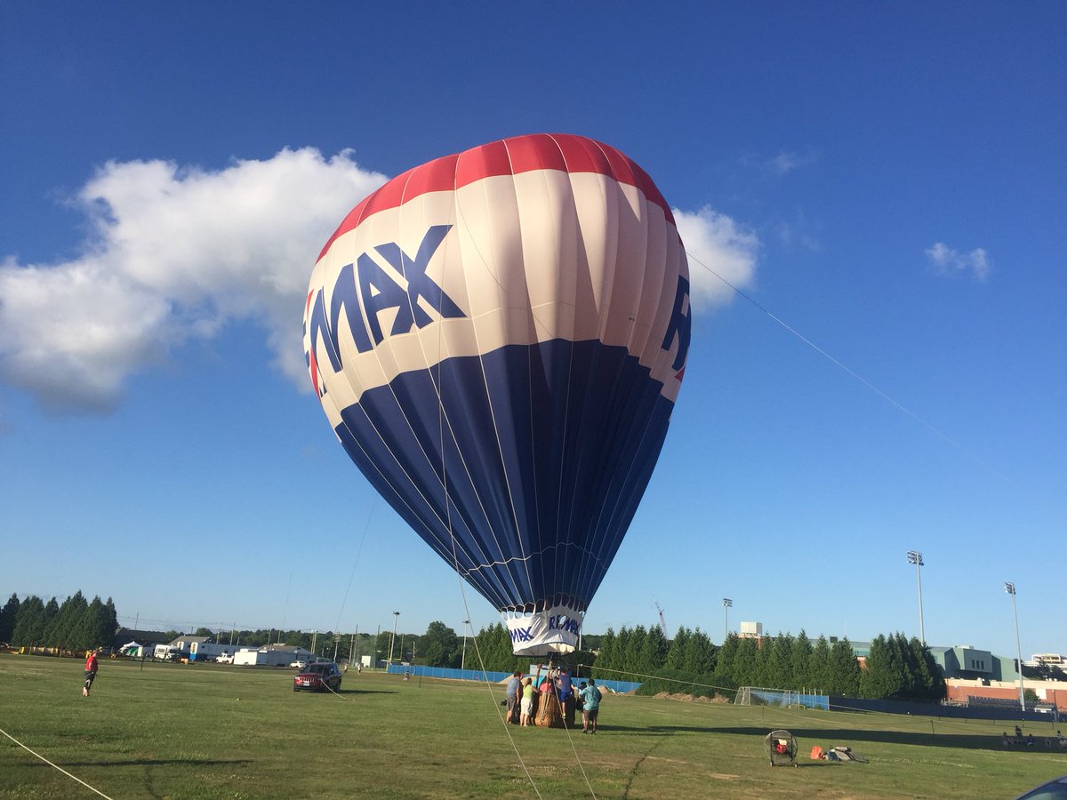 JDESNOYERSWAFF's tweet photo. Courtney you rock!!! She did it!! #SCBalloonFest 🎈 @ABC6 https://t.co/1Q2ZQQ4IZ8