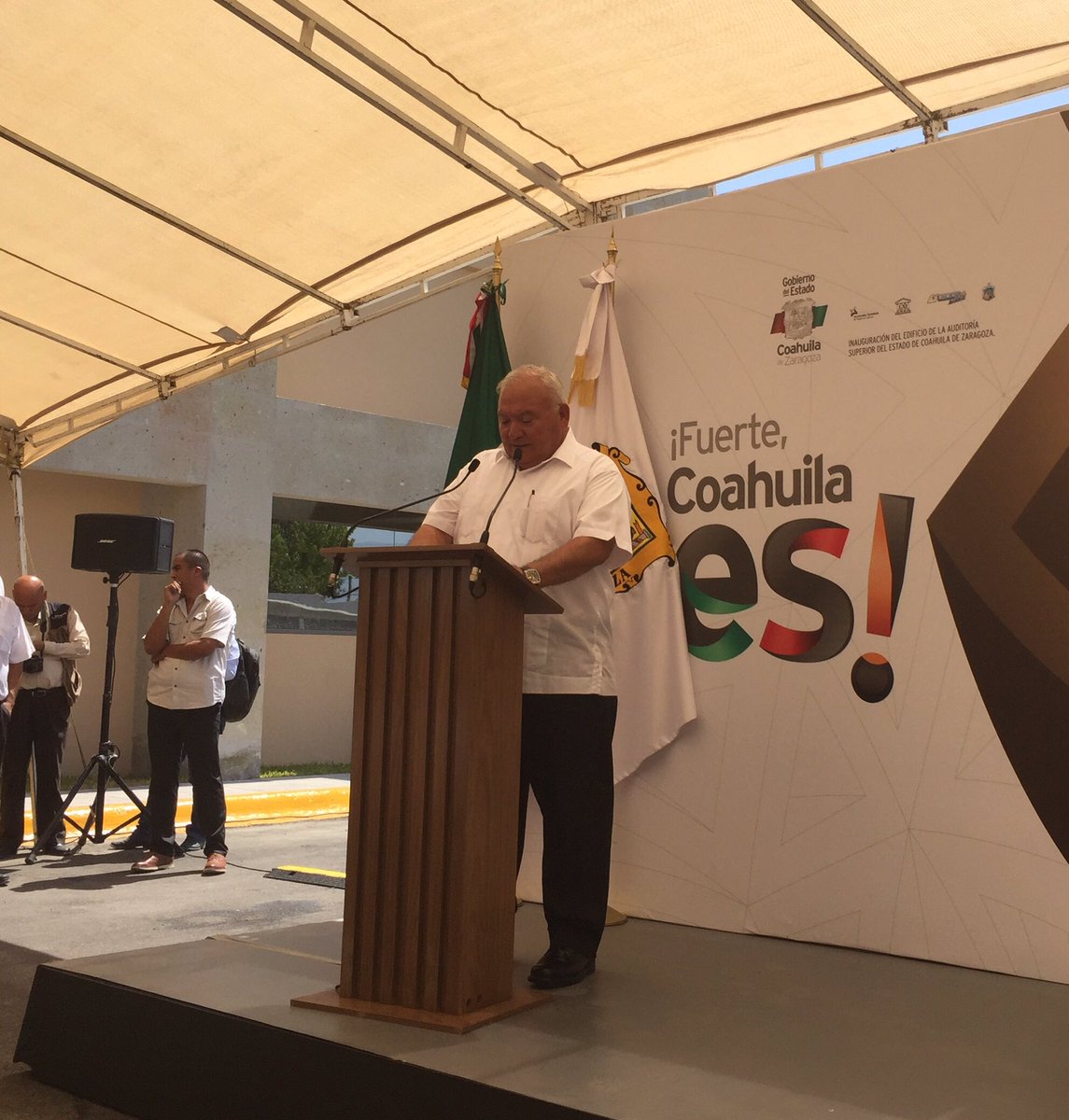 Esta mañana acompañé al Gobernador <a href="/mrikelme/">Miguel Riquelme</a> a la inauguración del edificio de la Auditoría Superior de #Monclova que contribuye al fortalecimiento de un Gobierno transparente y en orden. #FuerteCoahuilaEs.