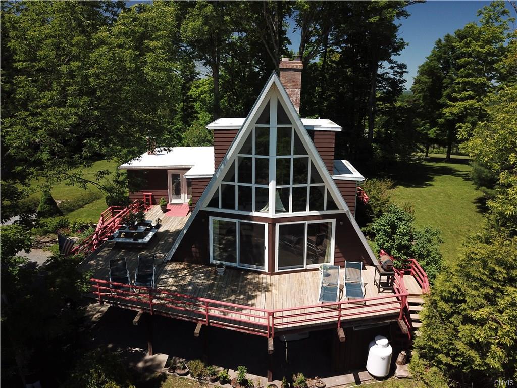 estately's tweet image. This soaring A-frame was designed by architect Richard Pollman. estately.com/listings/info/…