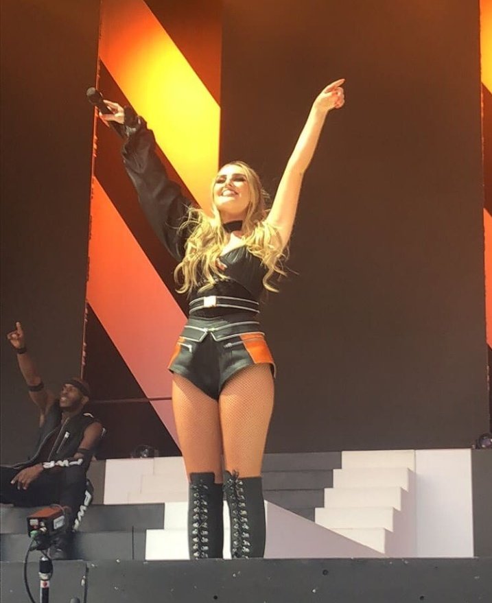 perrieeddwarrds's tweet photo. One of my favourite show!👀❤ https://t.co/IkbOEoUceQ