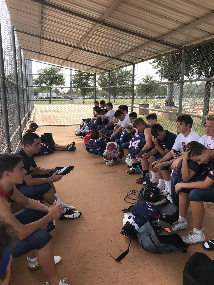 coachPJGibbs's tweet photo. Pregame before our scrimmage..great competition for a great nation πΊπΈπΊπΈππ @CoachAI @USNFT @CoachTenner @USAFBOps @CoachCapasso_DL @EJValentine1911 #lastroundup https://t.co/UKTWzlnhDS