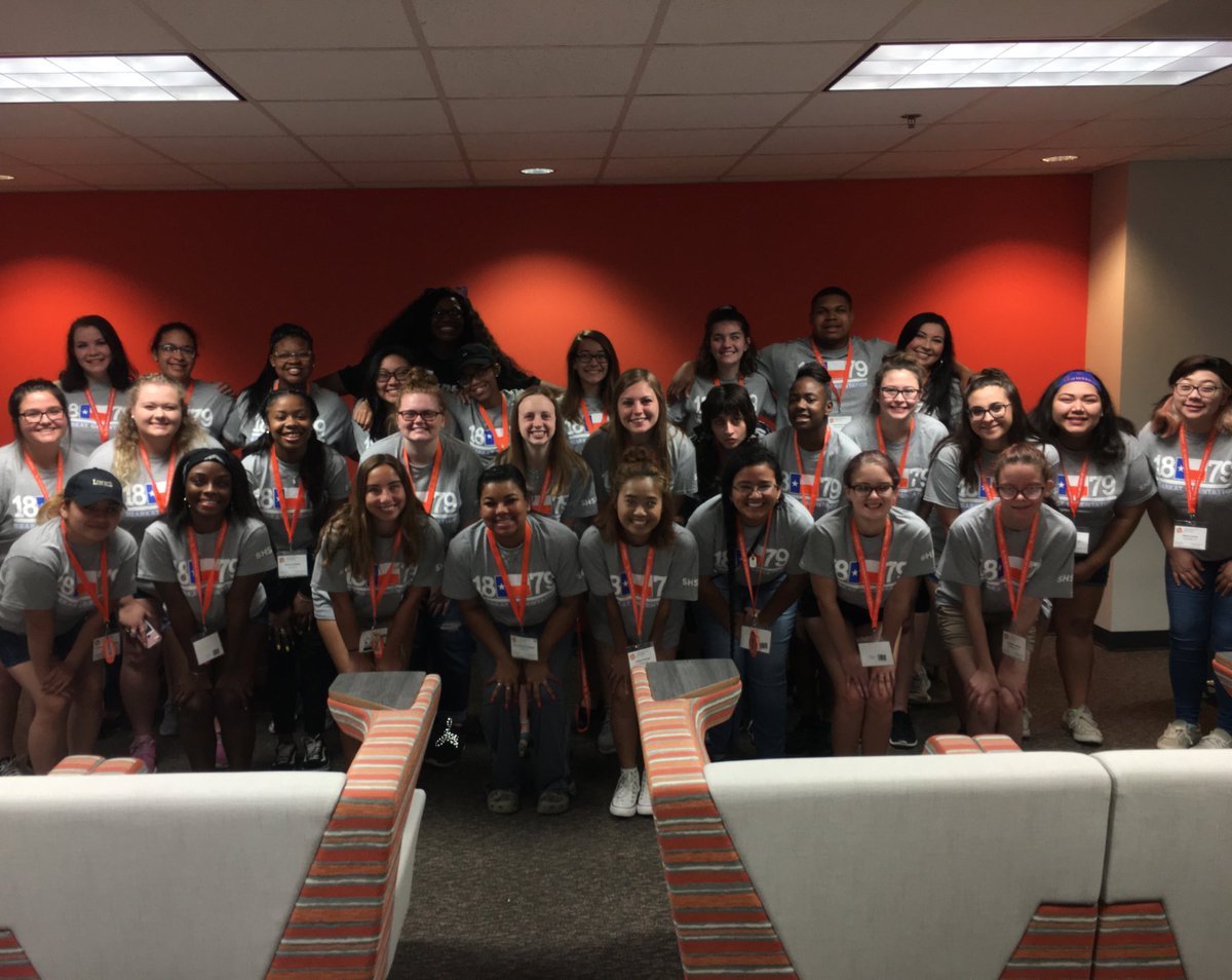 Houstonian_SHSU's tweet photo. “Session Six, it’s LIT.” 😉 

My 29 Houstonians definitely stole my heart. 🧡 They’re ready to succeed here at SHSU, and I’m glad I got the pleasure of being their FAVORITE orientation leader. 🐾 https://t.co/NJE1m71qrJ