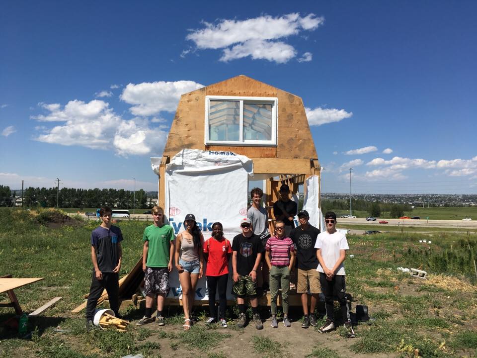 MicrohomeDesign's tweet photo. MicroHomers helping build homes for #homeless at under $3000/unit vs Govt/Foundation's $300,000/unit. We're building 100 while Govt builds 1. #UNHRD70 #Article25 #FoodShelter @BuildingHopeAB #SnackInTheShack #yyc #yyccc #ableg #cdnpoli https://t.co/QANbfOzDUd