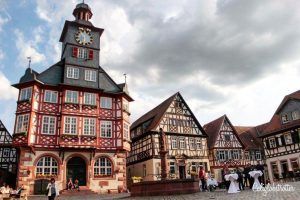 ET_abroad's tweet photo. The BEST Day Trips from Frankfurt https://t.co/RDCfC9PuAw #CastlesinGermany #DayTrips #DayTripsfromFrankfurt #Deutschland #Germany #GermanyTravel #HistoricGermany #RoadTrips #TopGermany #TravelGermany #VisitGermany by @Caliglobetrotr found at #TheWeeklyPostcard https://t.co/xYNZKtSOBN