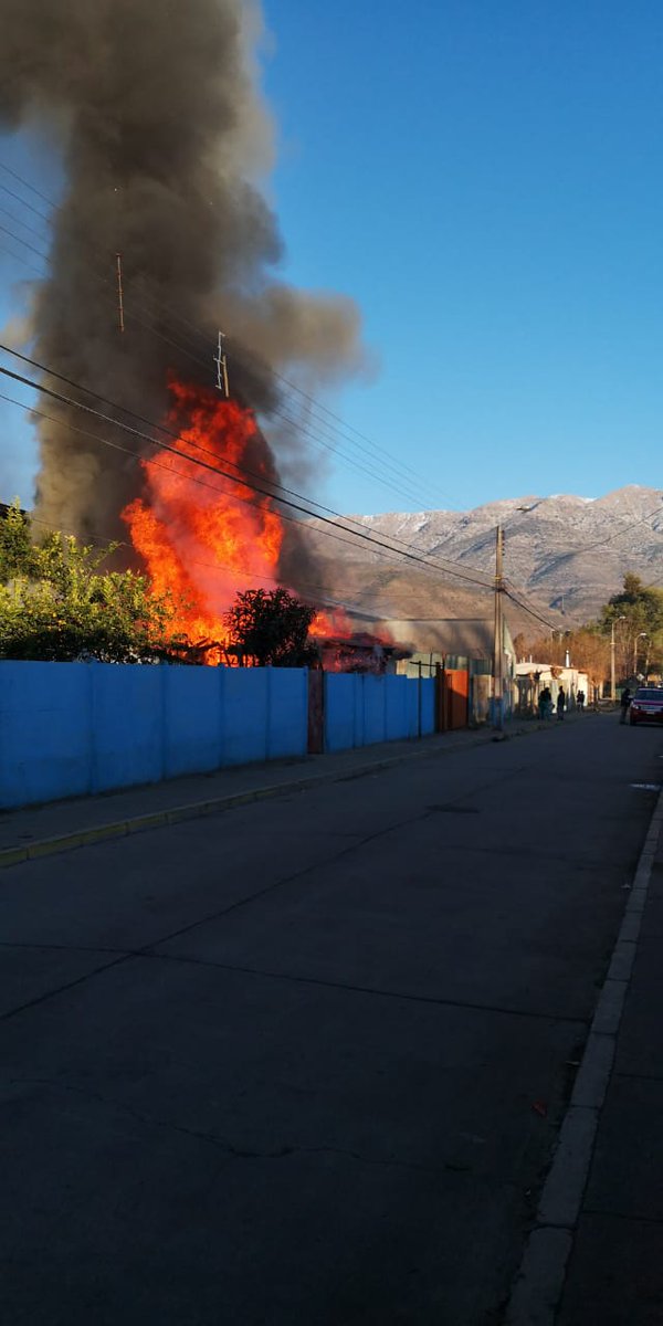 PreludioRadio's tweet photo. ESTA MAÑANA:  4 adultos y un menor damnificados en violento incendio que destruyó una vivienda en calle portales de Putaendo https://t.co/0l6mj7Vgiu